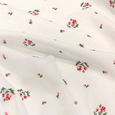 Батист (бавовняна тканина), з вишивкою, щільність 90г/м2, ширина 145см, червоні квіти