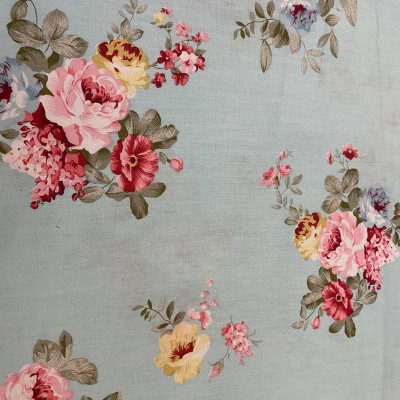 Сатин (бавовняна тканина) троянди, букети на блакитному (ширина 160см, 120г/м2), м